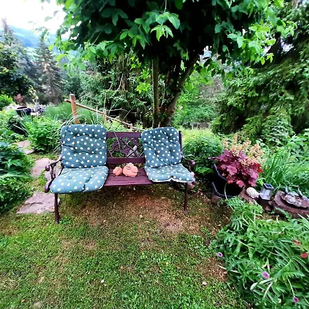 Relaxing In With Furnished Garden *